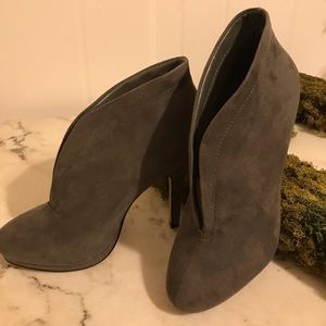 Gray Apt. 9 Booties Size 7